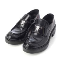 プラダ PRADA ブラッシュドレザー トライアングル ロゴプレート
