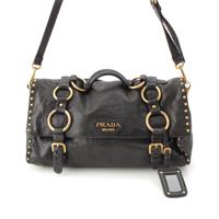 プラダ PRADA レザー ロゴ スタッズ